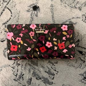 Cameron Street Boho Floral Stacy wallet guc read description